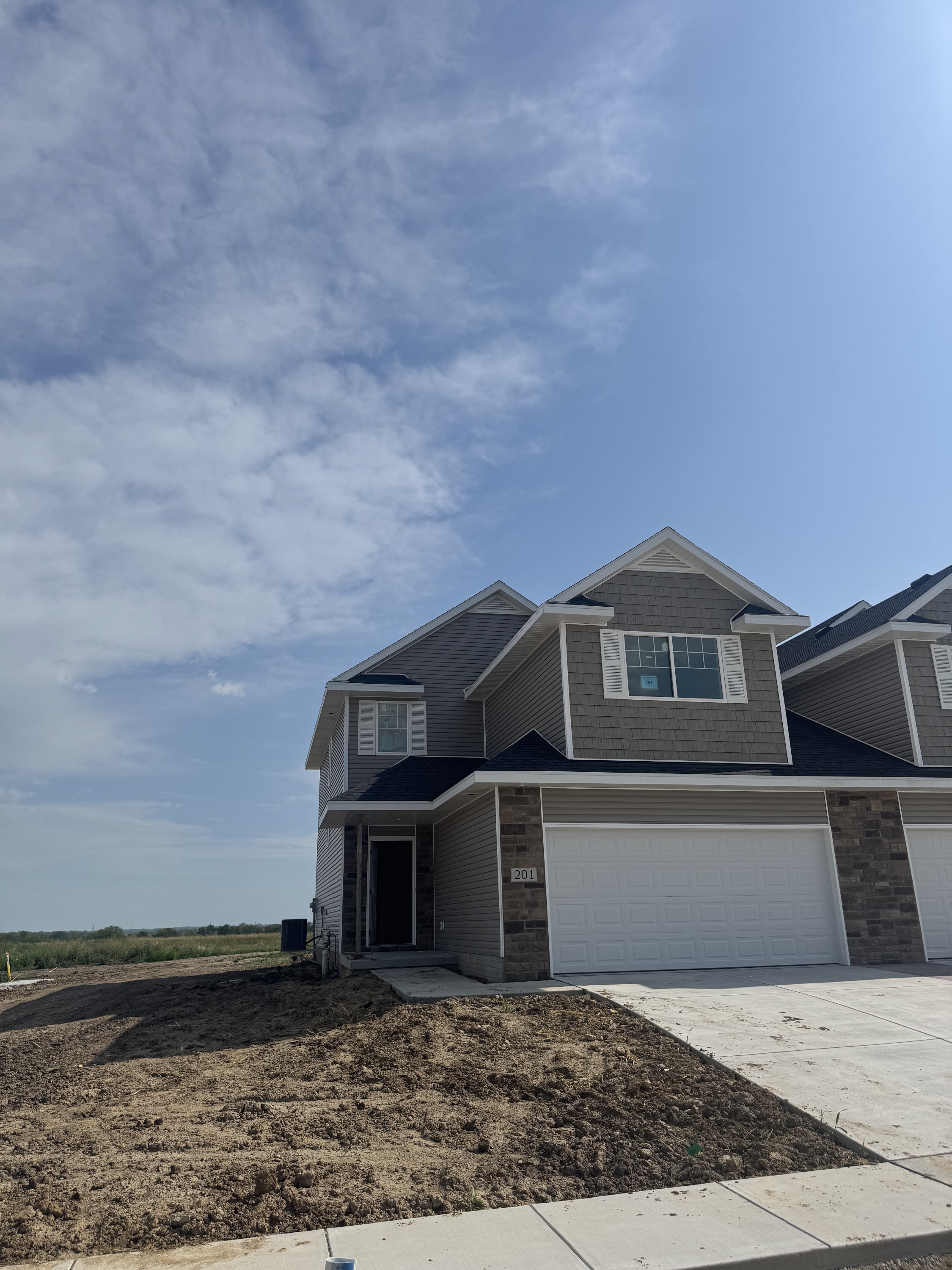 201 W Samuel Ave - 1